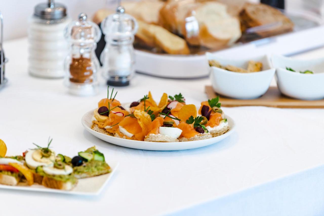 Hotel Seventh 챠브타트 외부 사진