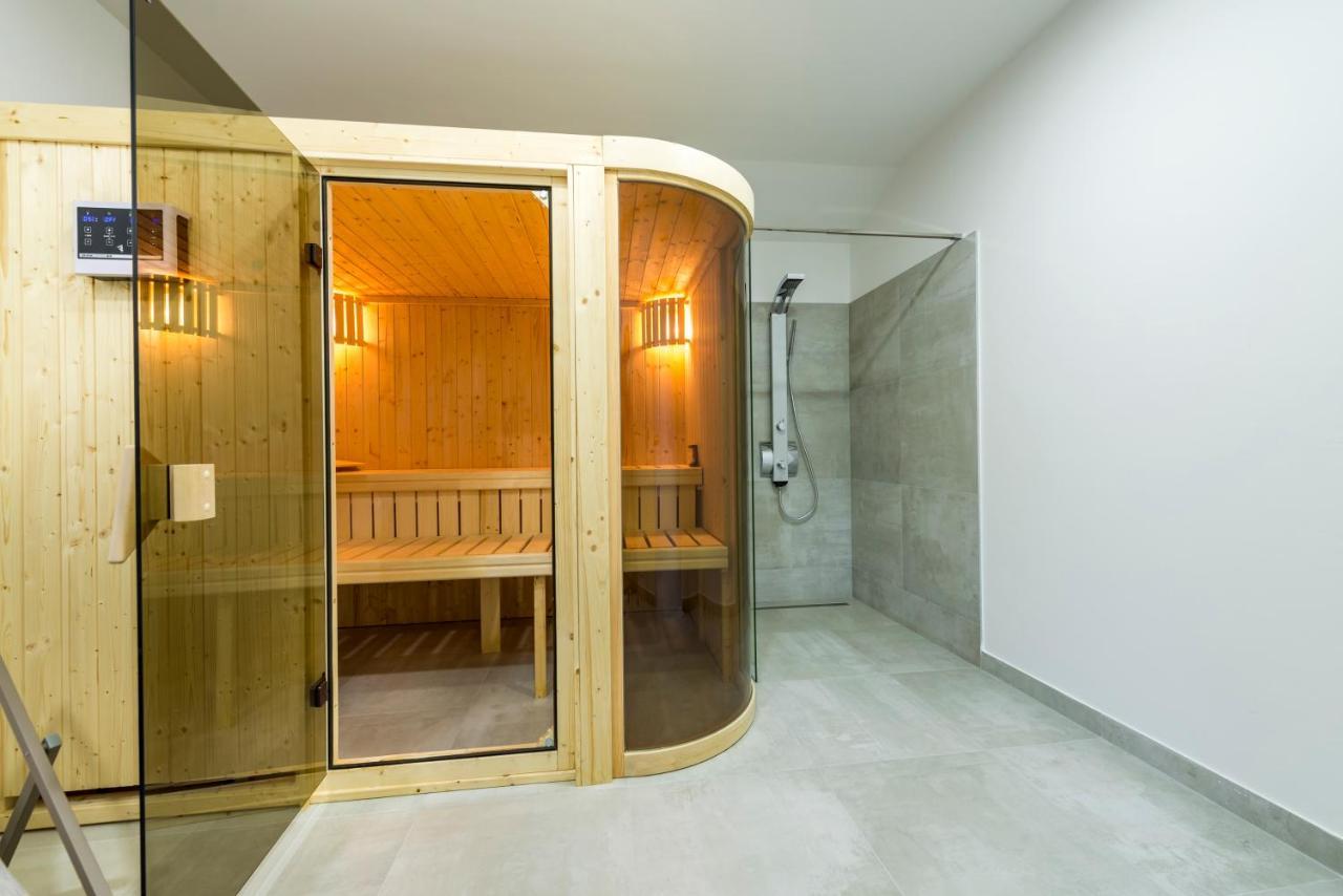 Hotel Seventh 챠브타트 외부 사진