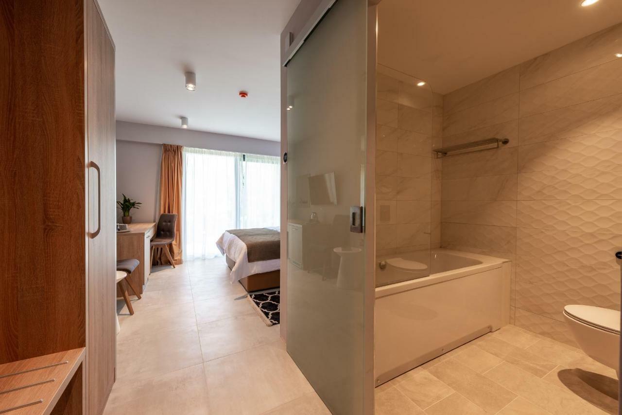 Hotel Seventh 챠브타트 외부 사진