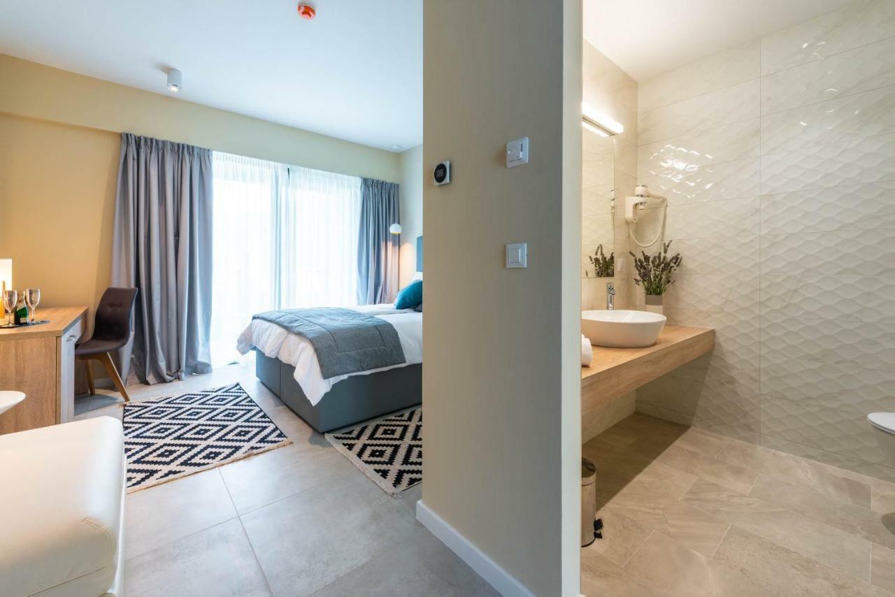 Hotel Seventh 챠브타트 외부 사진